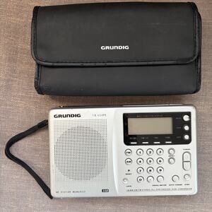 Grundig Yacht Boy YB 400 PE World Receiver AM FM SW/MW/LW Yacht Boy With Case
